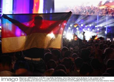Berlin-Mitte: Fanfest auf der Straße des 17. Juni anlässlich der FIFA Fußball WM 2014. - Finale Deutschland 1: 0 (nach Verlängerung)