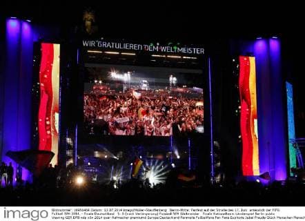 Berlin-Mitte: Fanfest auf der Straße des 17. Juni anlässlich der FIFA Fußball WM 2014. - Finale Deutschland 1: 0 (nach Verlängerung)
