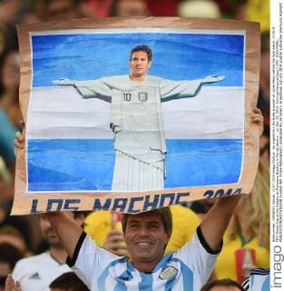 An Argentina s fan holds a poster of Lionel Messi before the final match of 2014 FIFA World Cup at the Estadio do Maracana Stadium in Rio de Janeiro , on July 13, 2014. (Xinhua YangxLei)(pcy) (SP) 2014-FINAL- 