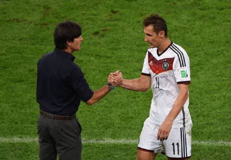 RIO DE JANEIRO, July 13, 2014 (Xinhua) -- Germany s coach Joachim Löw (L) shakes hands with Miroslav Klose during the final match between Germany and Argentina of 2014 FIFA World Cup at the Estadio do Maracana Stadium in Rio de Janeiro, Brazil, on July 13, 2014. (Xinhua Li Ga)(rh) (SP)BRAZIL-RIO DE JANEIRO-WORLD CUP 2014-FINAL-GERMANY VS ARGENTINA 