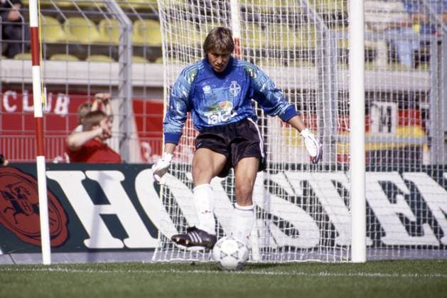 Ruediger VOLLBORN, Rüdiger, Bayer Leverkusen, Einzelaktion, Einzelbild, Freisteller, Single Action, Fussball DFB Pokal 2. Hauptrunde Bayer Leverkusen - 1. FC Kaiserslautern 1:0 am 12.09.1992.