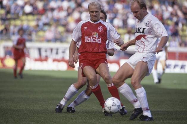 Andreas FISCHER, links, LEV, im Zweikampf gegen Miroslav KADLEC, re., KL, Aktion, Fussball DFB Pokal 2. Hauptrunde Bayer Leverkusen - 1. FC Kaiserslautern 1:0 am 12.09.1992.