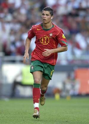 Fußball, EM Finale 2004 in Lissabon, Portugal - Griechenland 0:1 RONALDO Cristiano Team Portugal Finale Griechenland - Portugal 1: 0 in Lissabon. Fussball Aktion. UEFA Fussball Europameisterschaften 2004 in Portugal Copyright 