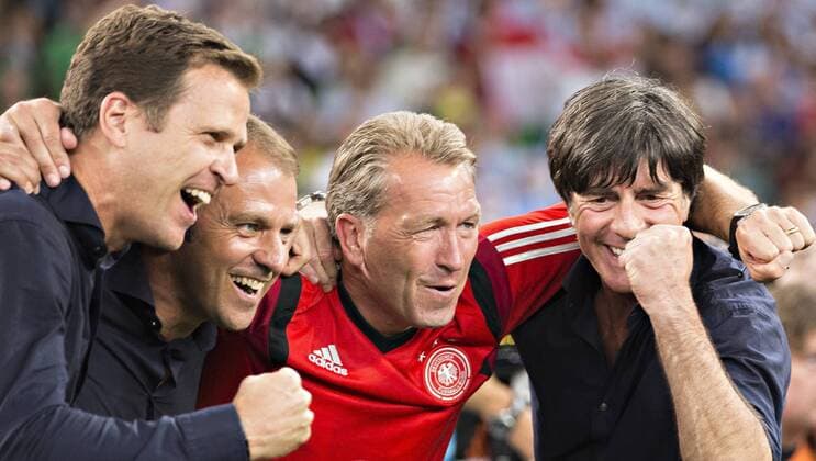 Rio de Janeiro, 13.07.2014, Estadio do Maracana - Schlussjubel: Manager Oliver Bierhoff (Deutschland), Assistenz-Trainer Hans-Dieter Flick (Deutschland), Torwart-Trainer Andreas Koepke (Deutschland), Trainer Joachim Löw (Deutschland) - Deutschland - Argentinien