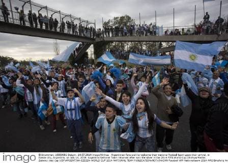 Argentinian fans wait to welcome their national football team upon their arrival, in Ezeiza city, Argentina, on July 14, 2014. Argentina National Team returned after won the silver in the 2014 FIFA World Cup.(Xinhua Martin Zabala) (da) (sp) (SP)ARGENTINA-EZEIZA-WORLD CUP 2014-NATIONAL TEAM 