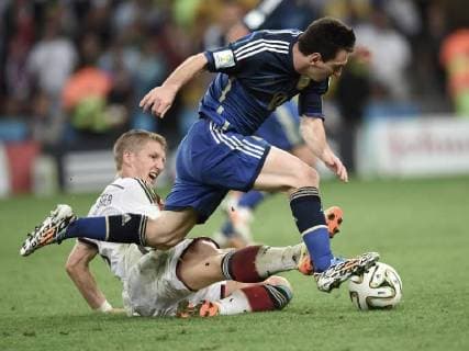 13.07.2014, xbtx, Fussball WM 2014, Finale Deutschland - Argentinien, v.l. Bastian Schweinsteiger (Deutsche Fussball Nationalmannschaft DFB), Lionel Messi (Team Argentinien)