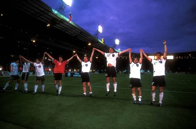 BIERHOFF Oliver TEAM MANNSCHAFT DEUTSCHLAND EUROPAMEISTER bei der Siegeehrung UEFA Fussball Europameisterschaften 1996 in England Fussball Finale Fussball Europameisterschaften 1996 in Wembley Tschechien-Deutschland 