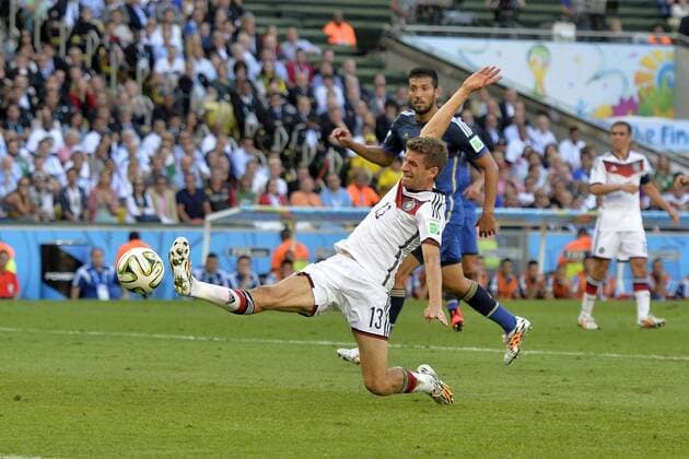 13.07.2014, Fussball WM 2014 - Finale: Deutschland - Argentinien in Rio de Janeiro, Maracana Stadion. Thomas Müller (Deutschland) mit vollem Einsatz. 