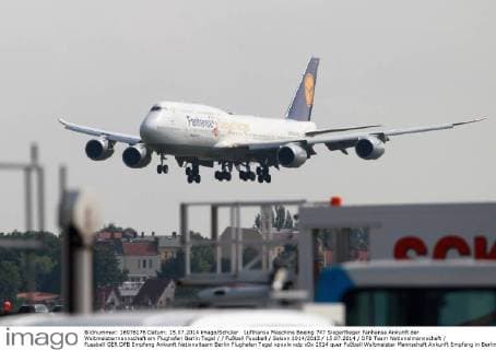 Lufthansa Maschine Boeing 747 Siegerflieger Fanhansa Ankunft der Weltmeistermannschaft am Flughafen Berlin Tegel Fußball Fussball Saison 2014 2015 15.07.2014 DFB Team Nationalmannschaft