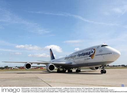 Lufthansa Maschine Boeing 747 Siegerflieger Fanhansa Ankunft der Weltmeistermannschaft am Flughafen Berlin Tegel Fußball Fussball Saison 2014 2015 15.07.2014 DFB Team Nationalmannschaft