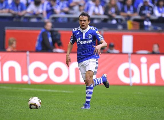 RAFINHA FC SCHALKE 04 DFL Bundesliga Spiel FC Schalke 04 gegen Werder Bremen am 01.Mai 2010 in der Veltins Arena in Gelsenkirchen 
