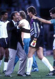 BECKENBAUER Franz Trainer Team_Deutschland und ILLGNER Bodo FIFA Fussball Weltmeisterschaften 1990 in Italien Halbfinalspiel in Turin HALBFINALE Deutschland_England 5_4 in Turin Fussball Jubel 