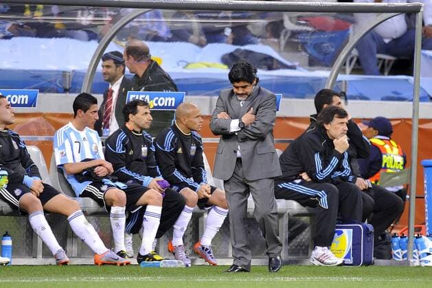 MARADONA Diego Trainer Team Argentinien Viertelfinale Argentinien- Deutschland 4 : 0 FIFA Fussball Weltmeisterschaften 2010 in Sued Afrika Argentinien - Deutschland am 03. Juli 2010 im Green Point Stadion in Kapstadt Sportphoto By Laci Perenyi Im Kamp 44 40667 Meerbusch Germany Phon: +49 2132 6266 mail: laci@sportphoto-perenyi.de 