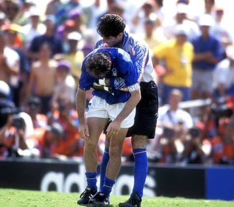 BARESI Franco Team Italien und PAGLIUKA verschiesst beim 11m schiessen FIFA Fussball Weltmeisterschaften 1994 in USA FINALE ITALIEN-BRASILIEN in Los Angeles Fussball Finale am 17 Juli 1994 in Los Angeles 