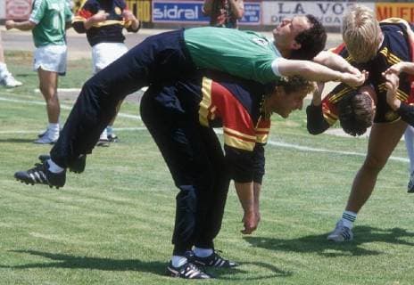 SCHUMACHER Toni mit BECKENBAUER Franz Fußball Weltmeisterschaften 1986 Mexico Fußball Training. Copyright 