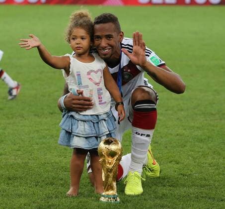Rio de Janeiro, FIFA, Fussball Männer, Fussball Weltmeisterschaften 2014, FIFA world cup 2014 ,Final, Finale, Deutschland vs Argentinien , Germany vs Argentina 13.07.2014, Estadio Maracana, Rio de Janeiro, Jerome Boateng Deutschland, mit seiner Tochter Soley,