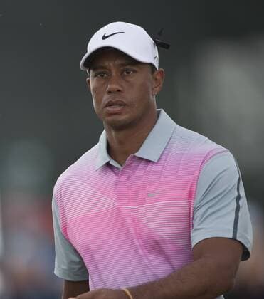 19.07.2014. Hoylake, England. The Open Golf Championship, Round 3. Tiger WOODS USA walks forward to the green xStephenxBartholomewx  ActionPlus5917
