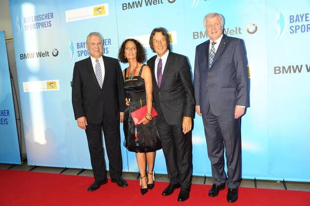 Joachim Herrmann, Dr. Hans-Wilhelm Müller-Wohlfahrt mit Ehefrau Karin und Horst Seehofer Bayerische Sportpreis 2014 BMW-Welt München 19. Juli 2014
