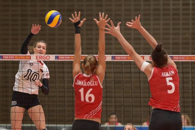 19.07.2014, xtkx, Volleyball European League 2014, Deutschland - Türkei, v.l. Lena Stigrot (Deutschland), Meliha Ismailoglu (Türkei), Köbra Akman (Türkei),