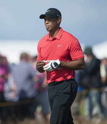 20.07.2014. Hoylake, England. The Open Golf Championship, Final Round. Tiger WOODS USA follows his approach to the green xStephenxBartholomewx  ActionPlus97377038