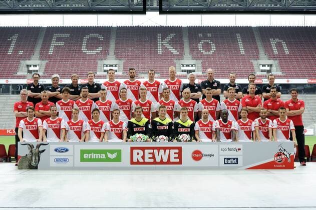 Fussball-Bundesliga, Deutschland, Herren, Saison 2014 2015, Mannschafts-Fototermin, 1. FC Köln: Hi. R.v.li.: Mannschaftsarzt Dr. Paul Klein, Mannschaftsarzt Dr. Peter Schäferhoff, Mannschaftsarzt Dr. Udo Martin, Teambetreuer Max Vollmar, Kevin Wimmer, Mergim Mavraj, Thomas Bröker, Kevin Vogt, Zeugwart Frank Almstedt, Zeugwart Kresimir Ban, Leiter Physiotherapie Klaus Maierstein, Physiotherapeut Julian Holtz, Physiotherapeut Michael Schumacher. Mi.R.v.li.: Cheftrainer Peter Stöger, Co-Trainer Manfred Schmid, Yuya Osako, Dominic Maroh, Adam Matuschyk, Jonas Hector, Yannick Gerhardt, Pawel Olkowski, Marcel Risse, Andre Wallenborn, Tomas Kalas, Torwarttrainer Alexander Bade, Athletiktrainer Yann-Benjamin Kugel, Reha-Trainer Marcel Abanoz. Vo.R.v.li.: Patrick Helmes, Matthias Lehmann, Bard Finne, Kazuki Nagasawa, Simon Zoller, Thomas Kessler, Timo Horn, Daniel Mesenhöler, Miso Brecko, Anthony Ujah, Daniel Halfar, Dusan Svento, Slawomir Peszko