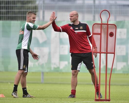 SOCCER - Rapid, training VIENNA,AUSTRIA,25.JUL.14 - SOCCER - tipico Bundesliga, SK Rapid Wien, training. Image shows Lukas Grozurek and assistant coach Carsten Jancker (Rapid). Keywords: Wien Energie. 