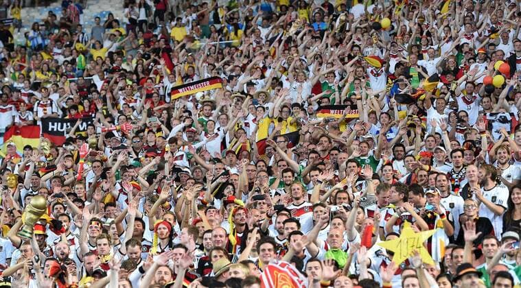 FUSSBALL WM 2014 FINALE 13.07.2014 JUBEL; Deutsche Fans feiern den 4. Weltmeistertitel