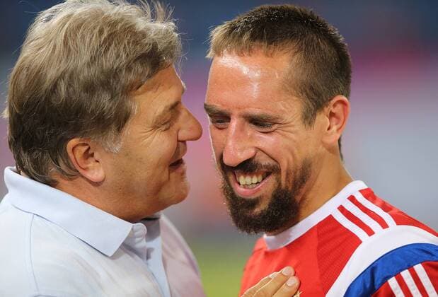 Franck Ribery (Bayern München) im Gespräch mit Pressesprecher Markus Hörwick FC Bayern München vs. Borussia Mönchengladbach