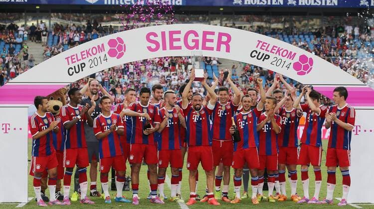 Telekom Cup 2014 1. Fussball Bundesliga Saison 2014-2015 Telekom Cup in der Imtech Arena Hamburg Finale FC Bayern München - VfL Wolfsburg Sieger FC Bayern München