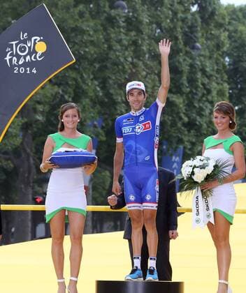 France s Thibaut Pinot arrives on the presentation podium after winning the white jersey for best young rider of the Tour de France in Paris on July 27, 2014.  PAR201407127734