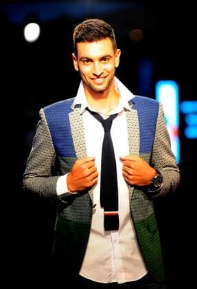 Javier Pastore of France s Paris Saint-Germain Football Club poses at a fashion show of Swiss watch brand Hublot during the Asia tour of the club in Hong Kong, China, 27 July 2014. Paris Saint-Germain football stars wow fans at watch fashion show in Hong Kong  20140727_10769