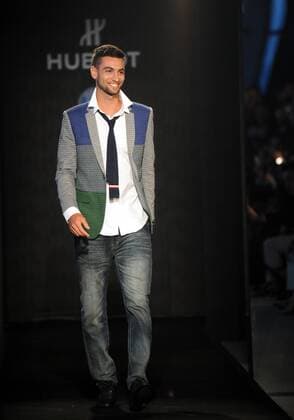 Javier Pastore of France s Paris Saint-Germain Football Club parades at a fashion show of Swiss watch brand Hublot during the Asia tour of the club in Hong Kong, China, 27 July 2014. Paris Saint-Germain football stars wow fans at watch fashion show in Hong Kong  20140727_30681