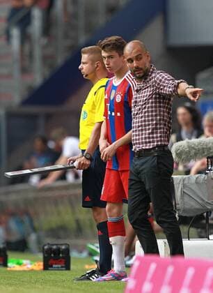 27.07.2014, Fussball Telekom-Cup 2014, Finale: VfL Wolfsburg - FC Bayern München, in der IMTECH-Arena Hamburg. Vierte Offizielle Thorsten Schriever , Lucas Scholl (Bayern München) und Trainer Pep Guardiola (Bayern München) 