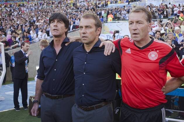 von links Bundestrainer Joachim Jogi LOEW, Löw, Co-Trainer Hans-Dieter Hansi FLICK, Torwart-Trainer Andreas KOEPKE, Köpke, singen die Nationalhymne, Deutschland (GER) - Argentinien (ARG) 1:0 nach Verlängerung, Finale, Spiel 64, am 13.07.2014 in Rio de Janeiro; Deutschland ist Weltmeister Fussball Weltmeisterschaft 2014 in Brasilien vom 12.06. - 13.07.2014.