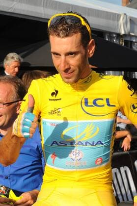20140728 - AALST, BELGIUM: Italian Vincenzo Nibali of Astana Pro Team gives a thumbs up before the start of the 79th edition of the Natourcriterium van Aalst cycling race, Monday 28 July 2014 in Aalst. The contest is a part of the traditional criteriums , local races which mainly feature cyclists who rode the Tour de France. LUCxCLAESSEN  premiumd 8473