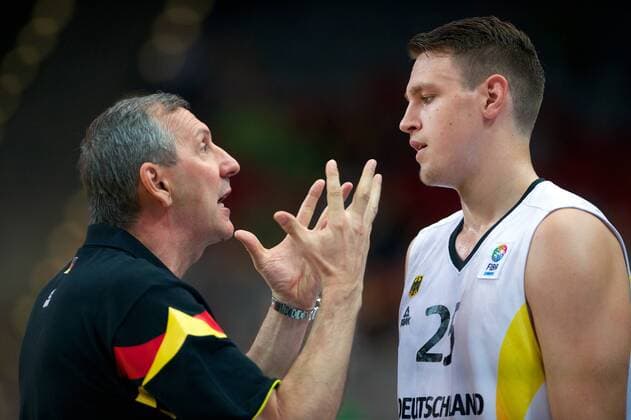 Basketball Bamberg 01.08.2014 Supercup der Herren Länderspiel Deutschland (GER) - Lettland (LAT) Emir Mutapcic (Deutschland, Bundestrainer) Johannes Voigtmann (Deutschland, No.25)