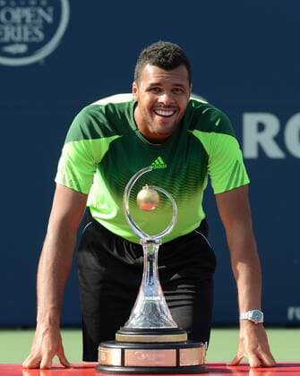 Jo-Wilfried Tsonga (FRA) präsentiert seinen Siegerpokal. Rogers Cup 2014, Toronto, Canada
