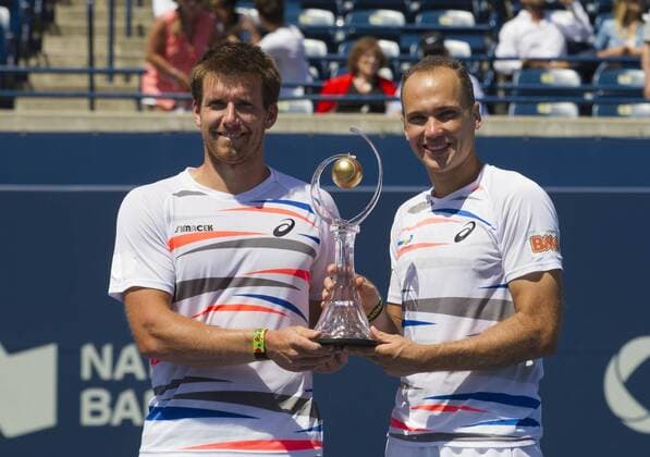 (140811) -- TORONTO, Aug. 10, 2014 -- Alexander Peya(L) of Austria and Bruno Soares(Front) of Brazil pose for photos with the champion trophy after the final of men s doubles Rogers Cup 