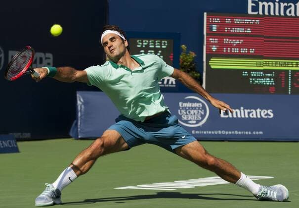 (140811) -- TORONTO, Aug. 10, 2014 -- Roger Federer of Switzerland returns the ball during the final of men s singles Rogers Cup 