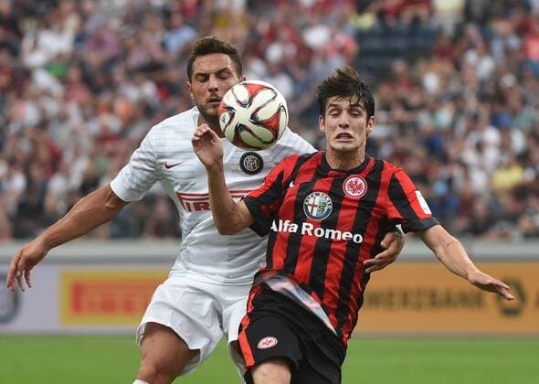 10.08.2014, xjhx, Fussball Testspiel, Eintracht Frankfurt - Inter Mailand, v.l. Danielo d Ambrosio (Inter Mailand), Lucas Piazon (Eintracht Frankfurt)