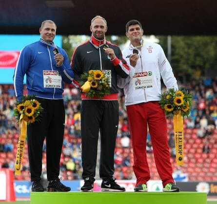 Zürich Leichtathletik Europameisterschaft 2014, Diskuswurf Siegerehrung, v.l. Gerd Kanter (EST, 2. Platz), Europameister Robert Harting (GER), Robert Urbanek (POL)