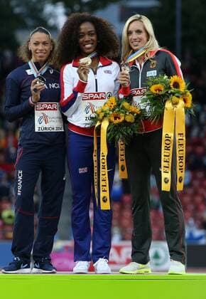 Zürich Leichtathletik Europameisterschaft 2014, 100meter Hürden Siegerehrung, v.l. Cindy Billaud (FRA, 2. Platz), Europameisterin Tiffany Porter (FRA), Cindy Roleder (GER, 3. Platz)