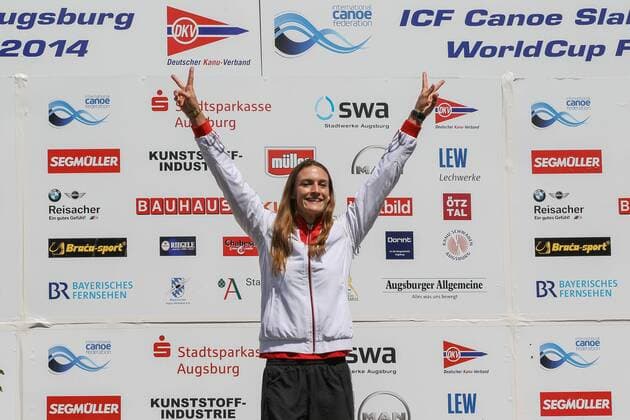 Ricarda Funk (GER), Kajak Einer, K1, Frauen, jubelt ueber ihren Tagessieg beim Weltcup-Finale, Siegerehrung, ICF Kanuslalom Weltcup Finale 2014, Augsburg, 17.08.2014,