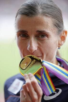 Christelle Daunay of France poses with her medal during the medal ceremony for the Women s Marathon Podium ATHLETICS : European Championships - J6 - Zurich - 17 08 2014 PhotoNews Panoramic 