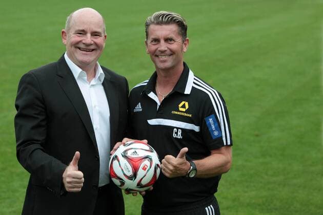 Frauen-Bundesliga, 1. FFC Frankfurt. Fototermin Saison 2014 2015. Manager Siegfried Dietrich (links), Cheftrainer Colin Bell.