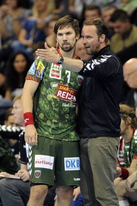 Dagur SIGURDSSON (Trainer),,mit Fabian WIEDE (Berlin),,gibt Anweisungen. Handball Supercup THW Kiel-Füchse Berlin 24-18. Handball Bundesliga,Saison 2014 2015,am 19.08.2014..