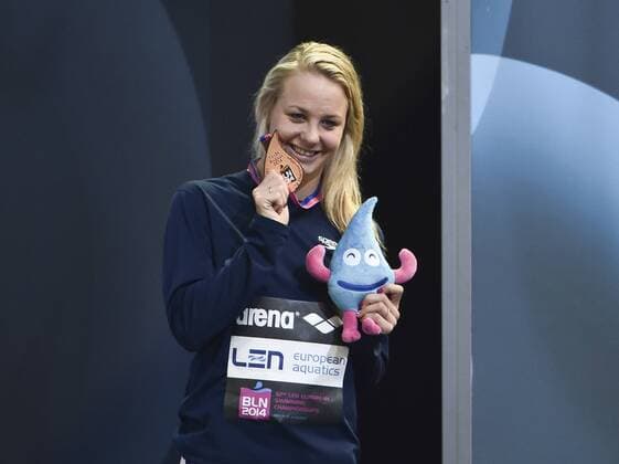 SWIMMING - LEN European championships BERLIN,GERMANY,21.AUG.14 - SWIMMING - LEN European championships, 200m Medley, women, award ceremony. Image shows Lisa Zaiser (AUT) with mascot Drops. Keyword: Medal. 