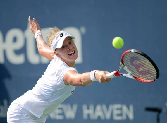 Alison Riske (USA) in Aktion. Connecticut Open 2014, New Haven, United States.
