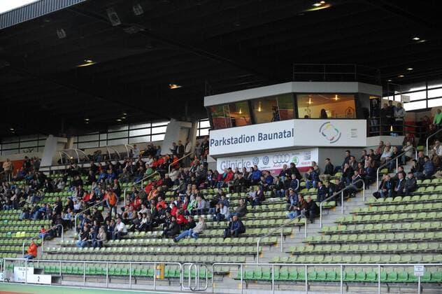 Zuschauer des KSV Baunatal, Totale KSV Baunatal vs 1. FC Saarbruecken, Fussball, Regionalliga Suedwest, 22.08.2014 EP_rsl