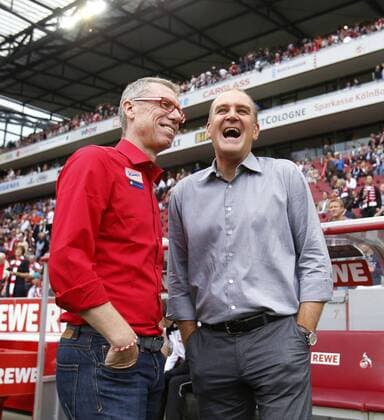 Köln, RheinEnergieStadion, 23.08.14: Kölns Trainer Peter Stöger (L) und Manager Jörg Schmadtke haben gut lachen vor dem Spiel der 1. Bundesliga zwischen 1.FC Köln vs. Hamburg SV in der Saison 2014 2015.